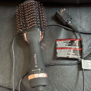 FoxyBae Hair Dryer Brush in Black and Pink